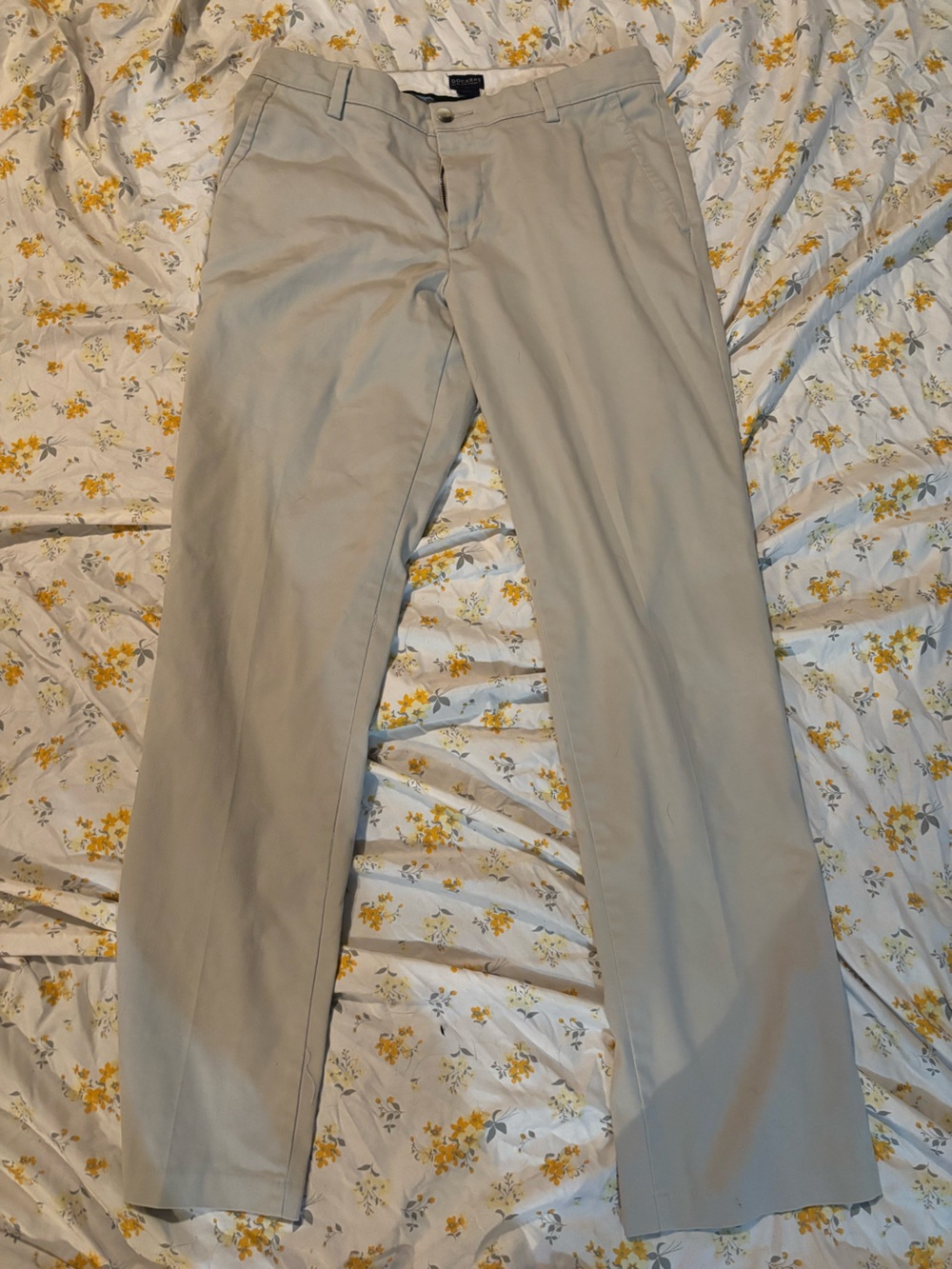 Dockers Men's Straight Jeans in Light Taupe